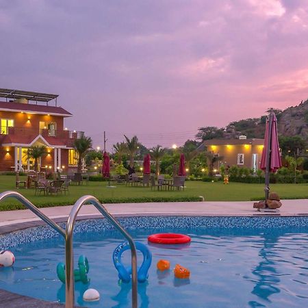 Stayvista At Hillside Paradise 4Bhk Lavish House In Delhi Dhauj Bagian luar foto