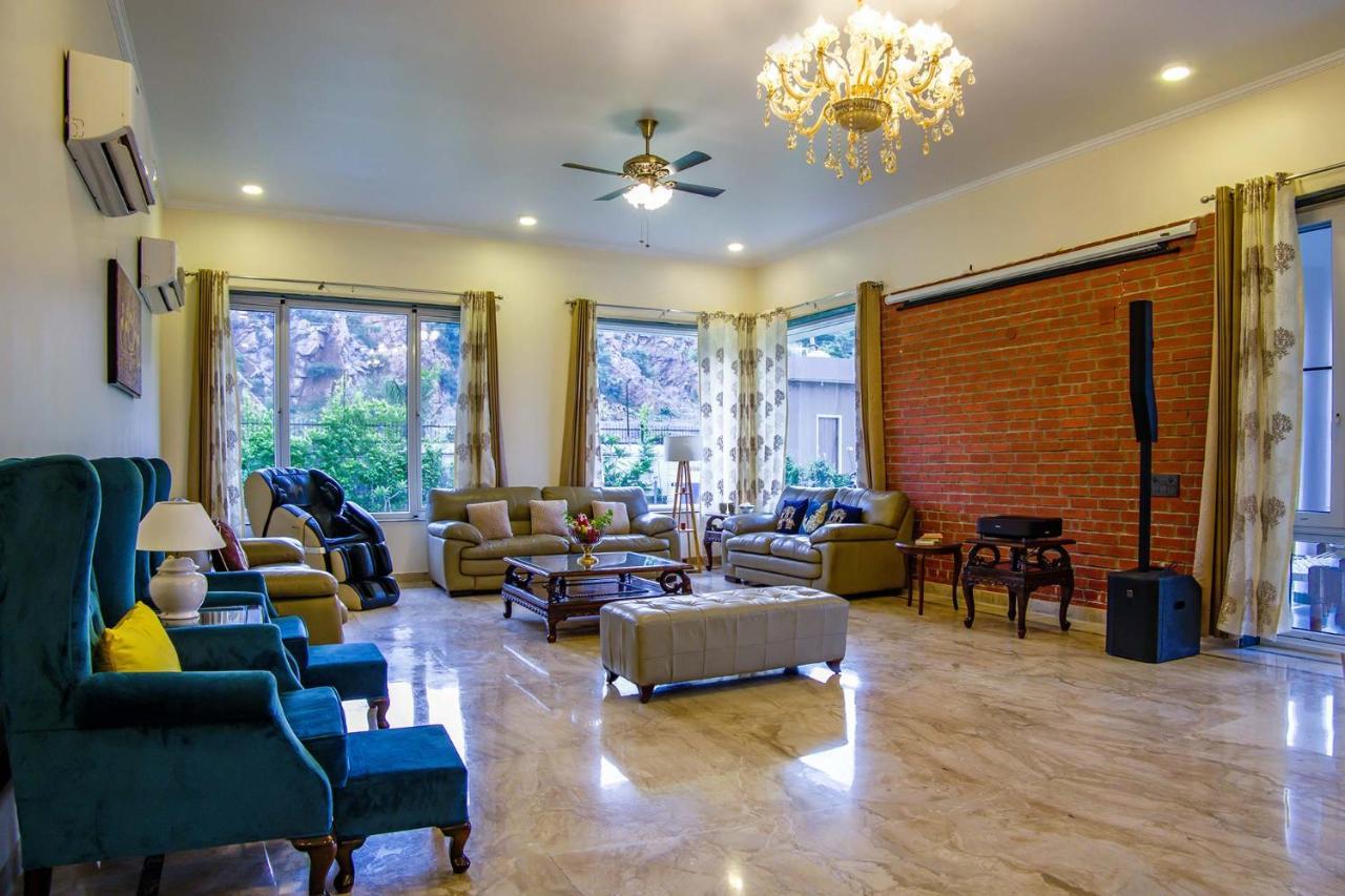 Stayvista At Hillside Paradise 4Bhk Lavish House In Delhi Dhauj Bagian luar foto