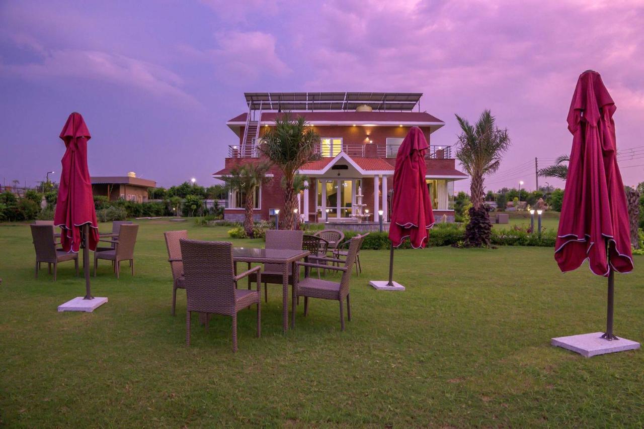 Stayvista At Hillside Paradise 4Bhk Lavish House In Delhi Dhauj Bagian luar foto