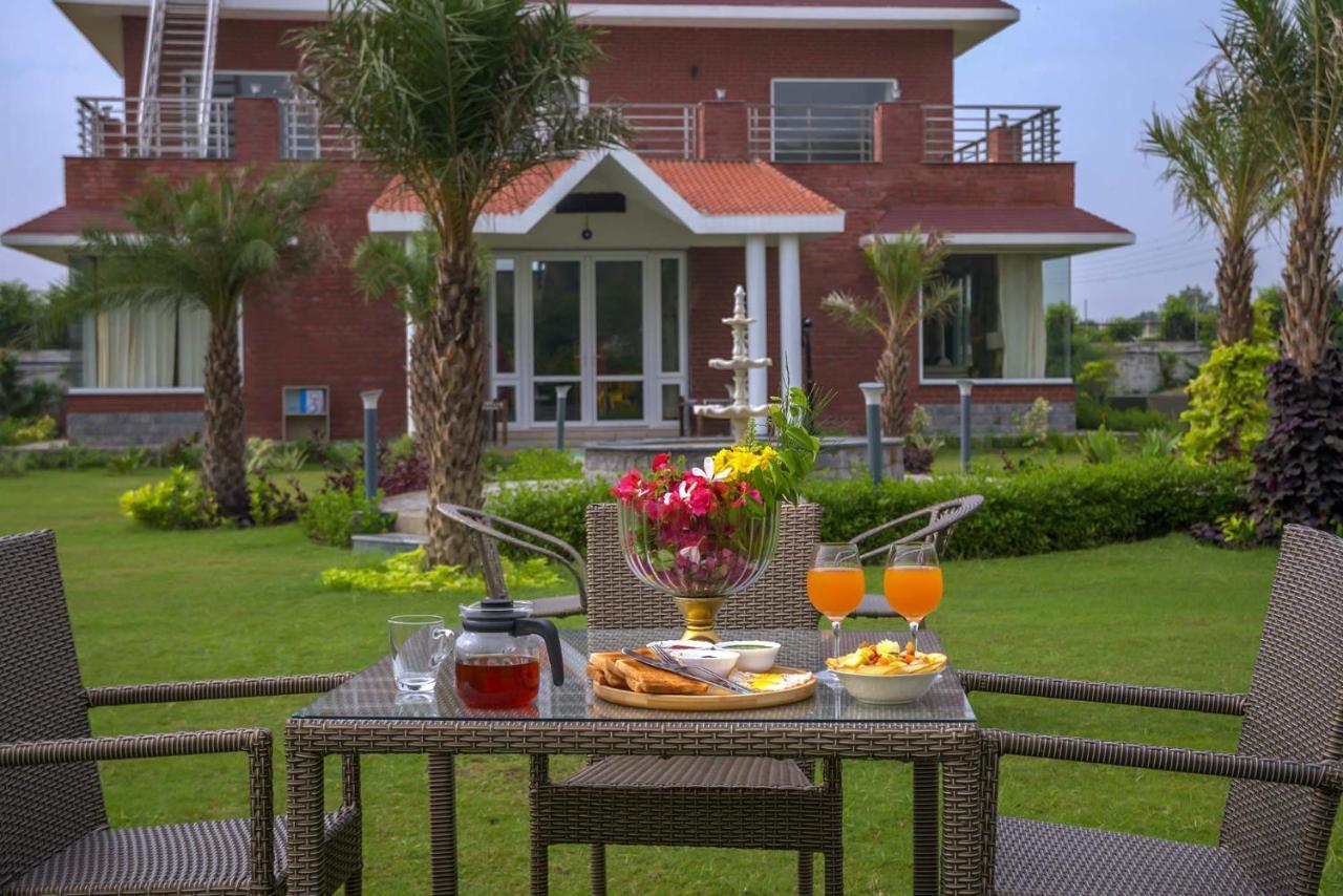 Stayvista At Hillside Paradise 4Bhk Lavish House In Delhi Dhauj Bagian luar foto