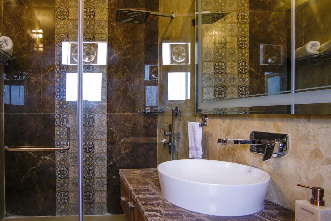 Stayvista At Hillside Paradise 4Bhk Lavish House In Delhi Dhauj Bagian luar foto