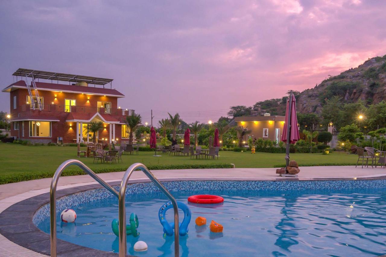 Stayvista At Hillside Paradise 4Bhk Lavish House In Delhi Dhauj Bagian luar foto